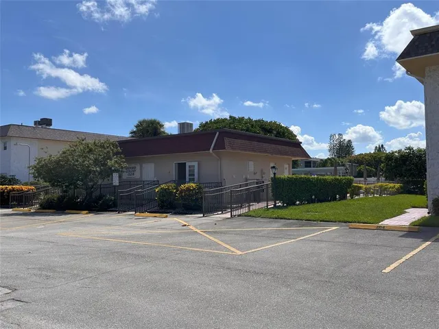 $1,500 | 212 Oxford 400, Unit 212, West Palm Beach, FL 33417