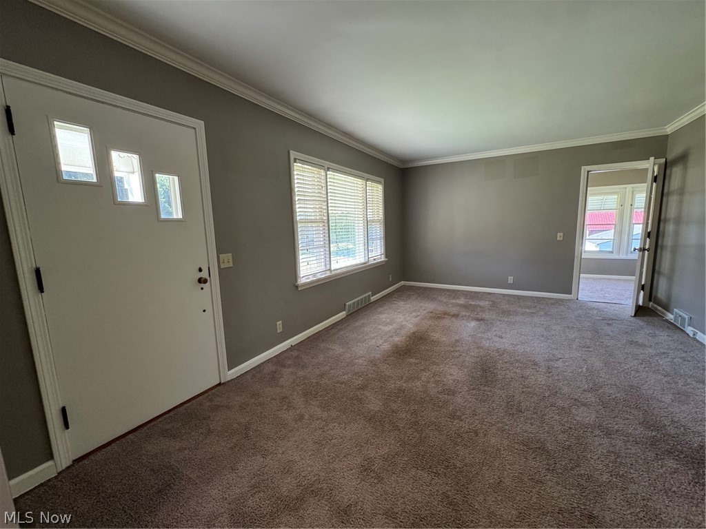 145 Anna Avenue Northwest Canton, OH 44708 - Photo 4 of 27 Entrance foyer