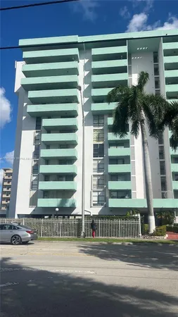 $190,000 | 1825 West 44th Place, Unit 309, Hialeah, FL 33012