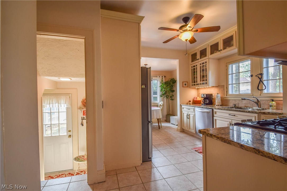 3006 Yorkshire Road Cleveland, OH 44118 - Photo 8 of 31 Gallery Image 8