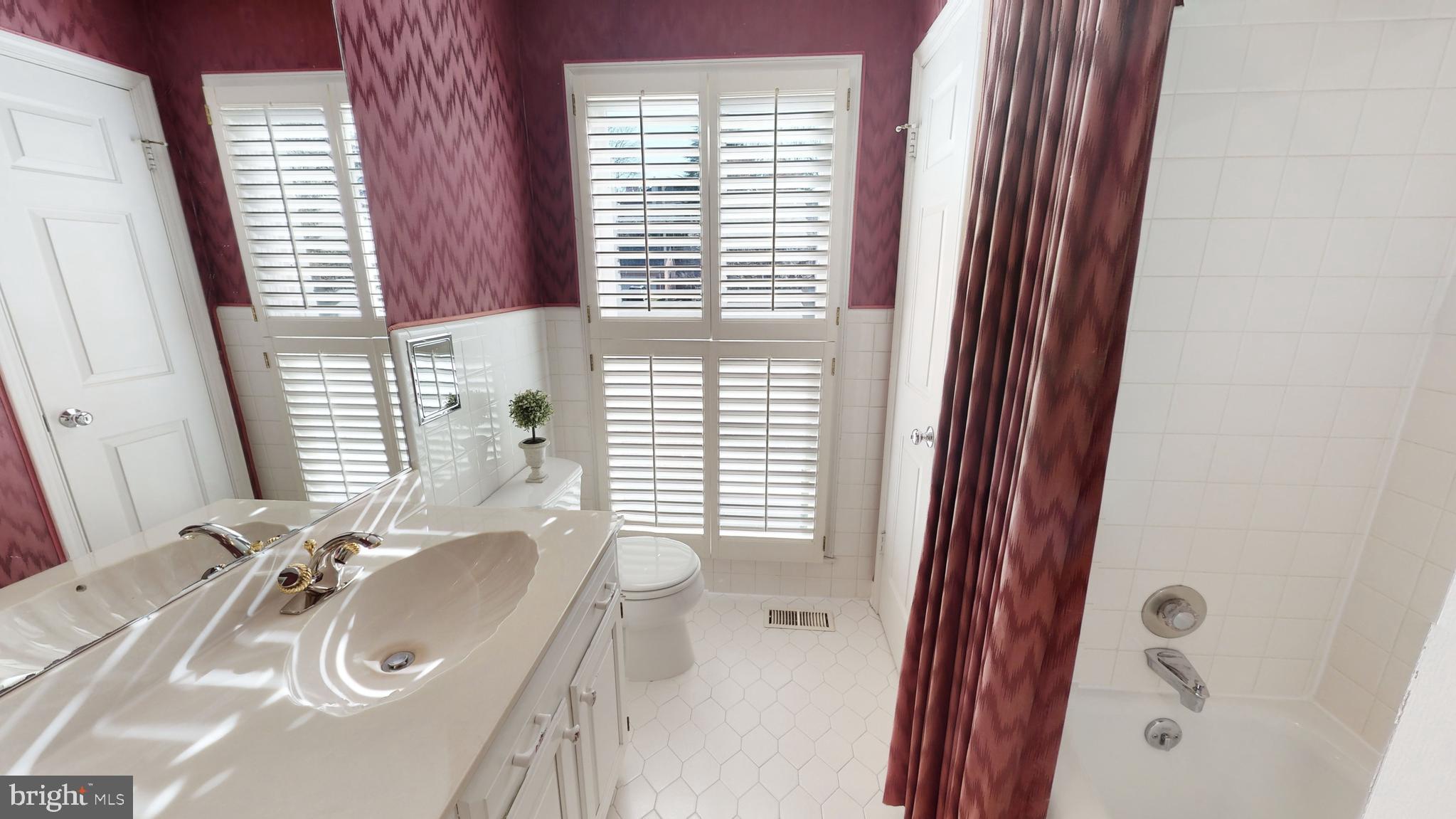 6204 Long Meadow Road McLean, VA 22101 - Photo 27 of 48 Full Bath 2