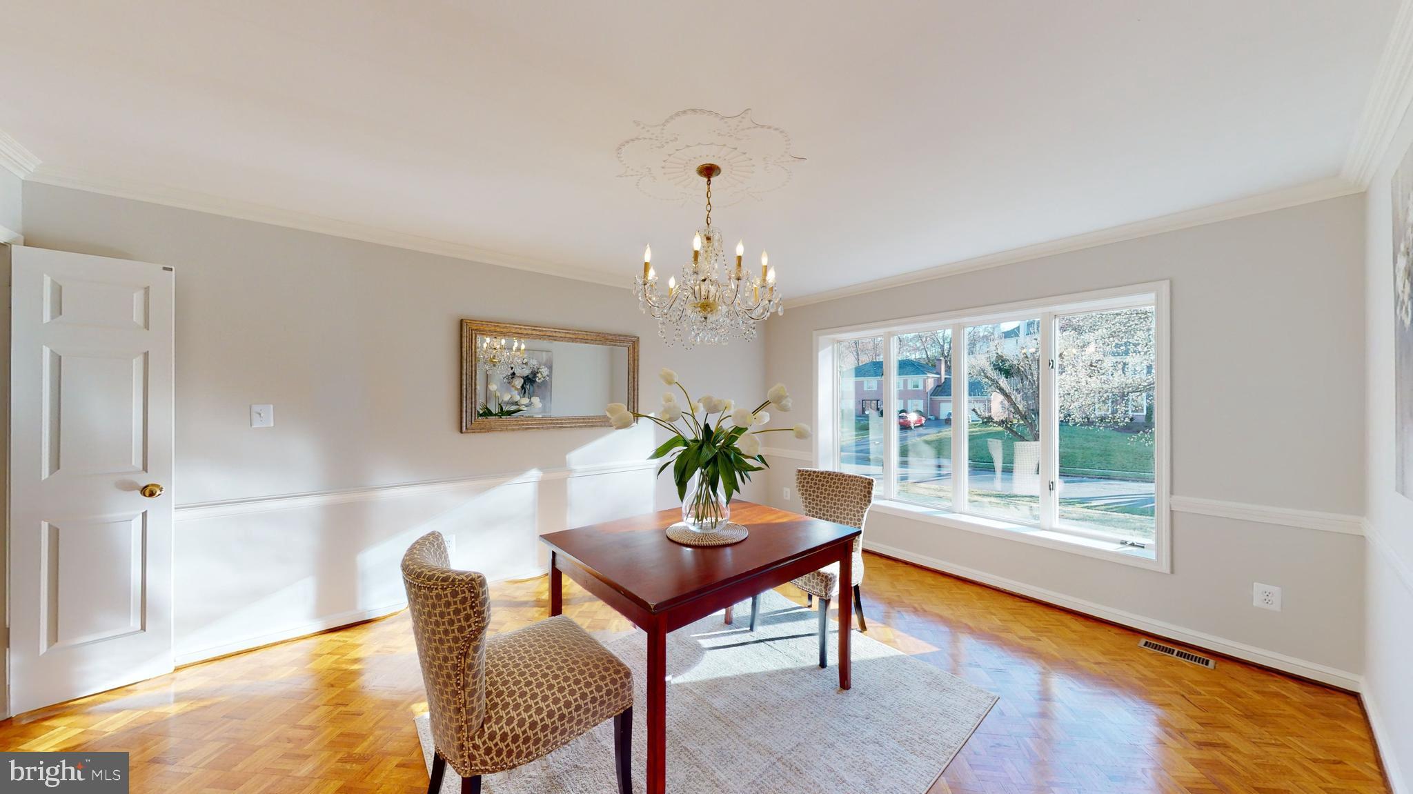 6204 Long Meadow Road McLean, VA 22101 - Photo 9 of 48 Sunny Dining Room
