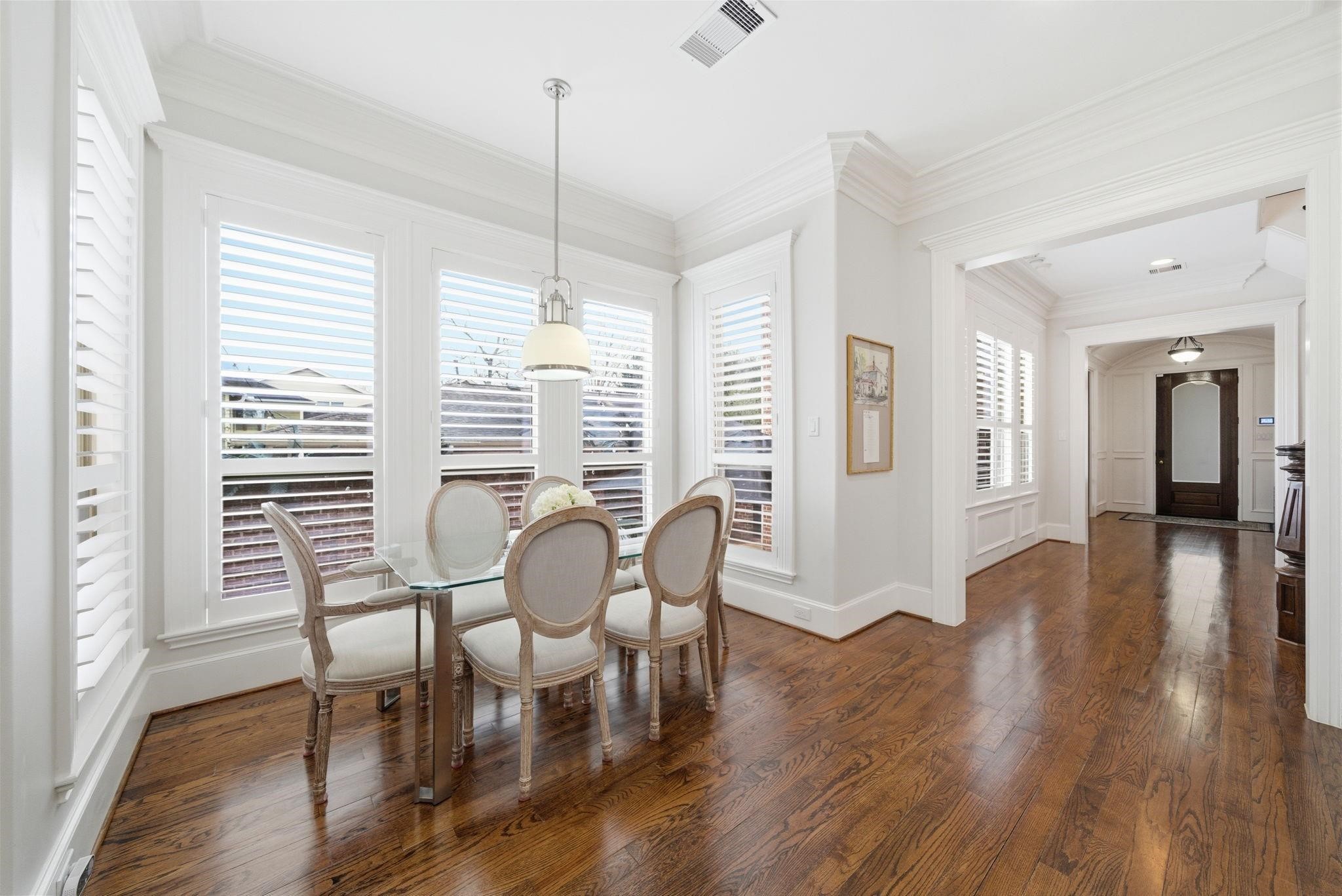 1418 Columbia Street Houston, TX 77008 - Photo 14 of 45 The breakfast area overlooks the pool, creating a bright setting for everyday dining just off the kitchen.