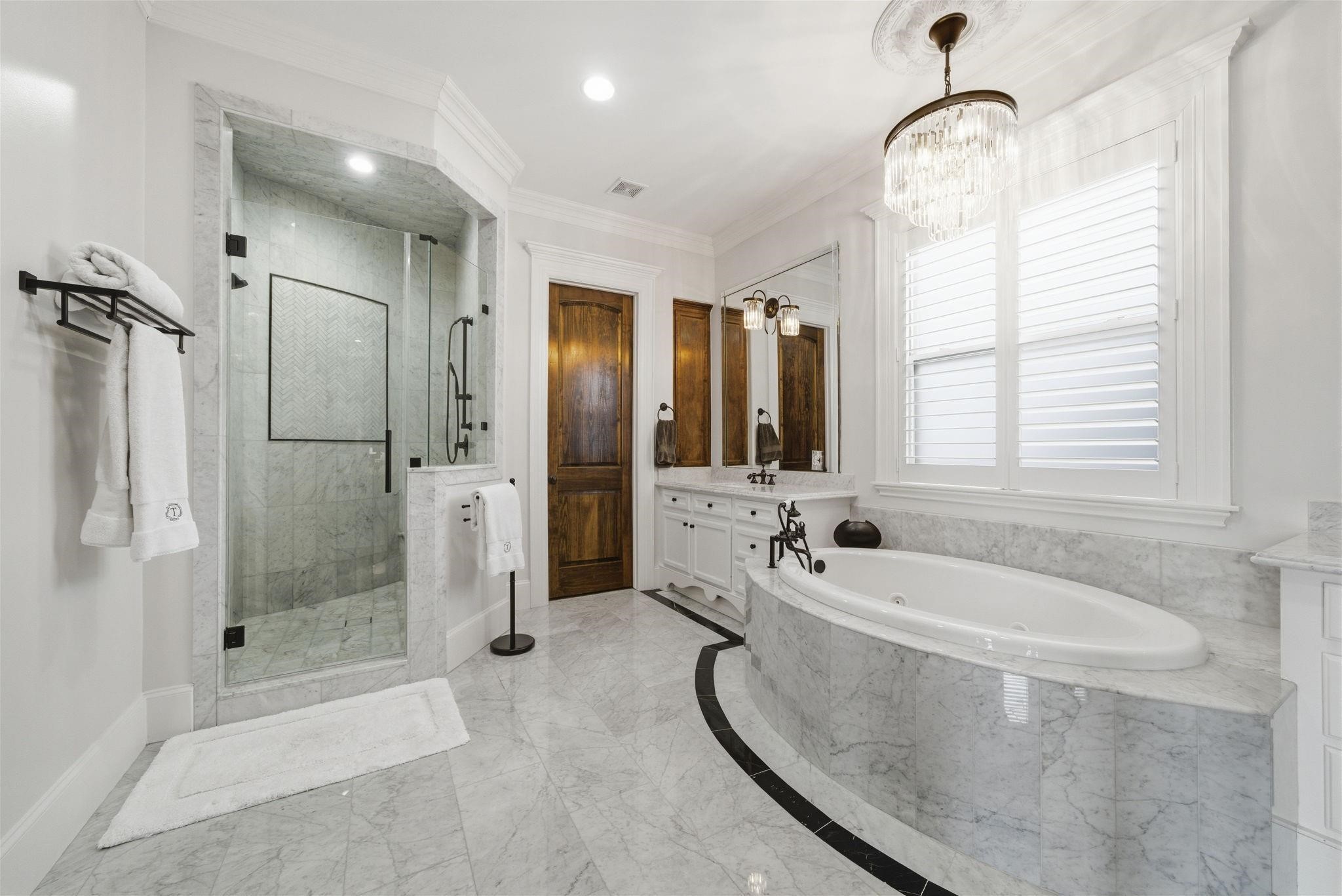 1418 Columbia Street Houston, TX 77008 - Photo 24 of 45 An indulgent finish and timeless style define the primary bath, complete with a spacious walk-in shower and two oversized walk-in closets.