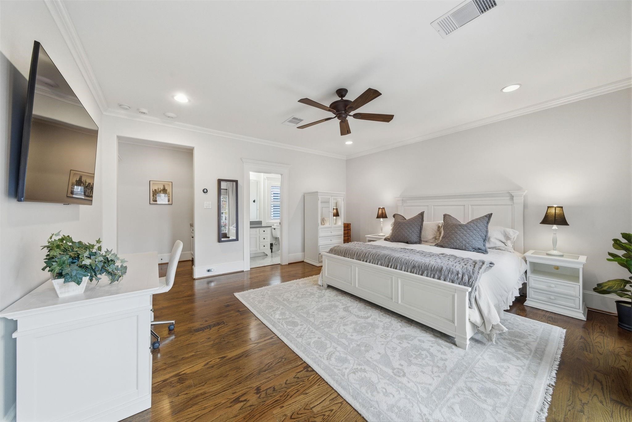1418 Columbia Street Houston, TX 77008 - Photo 32 of 45 Tucked at the rear of the second floor, this separate guest suite offers endless possibilities, ideal as a fifth bedroom, game room, or private retreat.