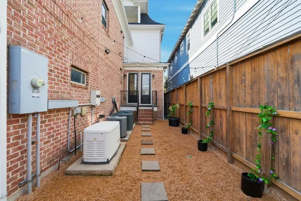 $2,199,000 | 1418 Columbia Street, Houston, TX 77008