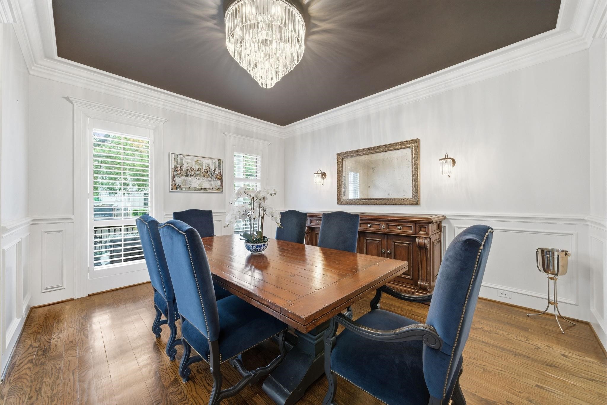 1418 Columbia Street Houston, TX 77008 - Photo 5 of 45 The formal dining room is defined by timeless details and elevated moldings with direct access to the butler’s pantry