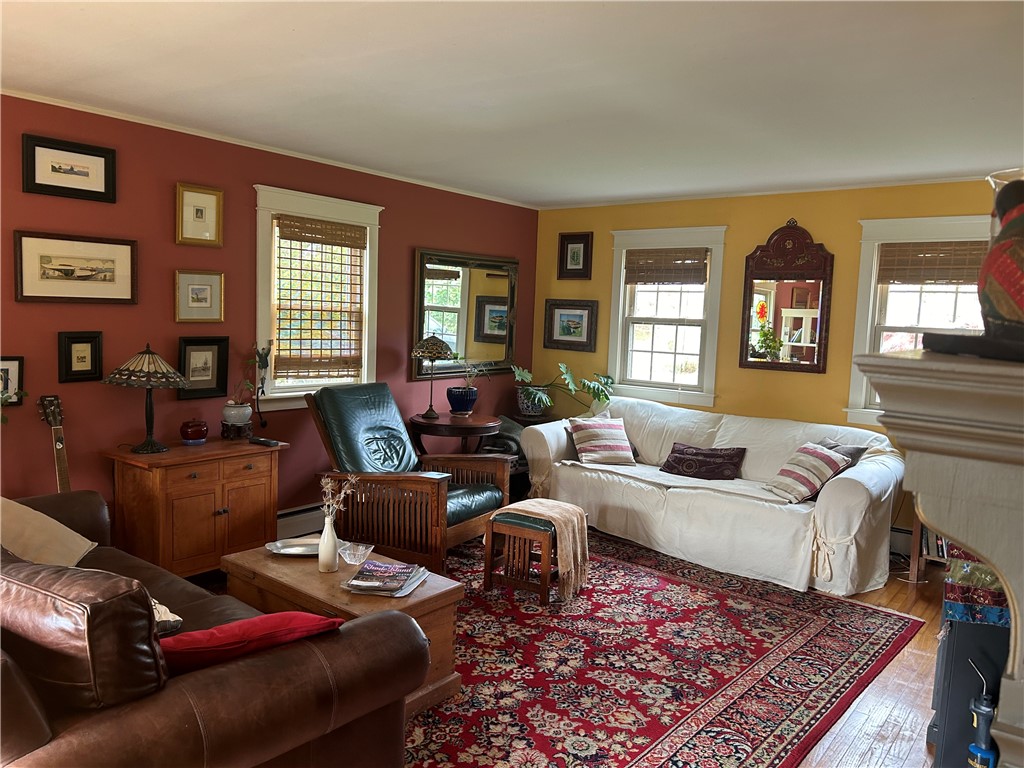 7 Boulevard East Middletown, RI 02842 - Photo 8 of 23