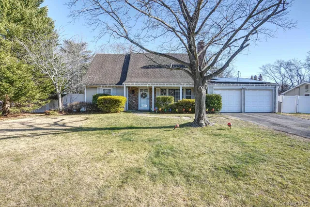 $575,000 | 5 Wintergreen Drive, Coram, NY 11727