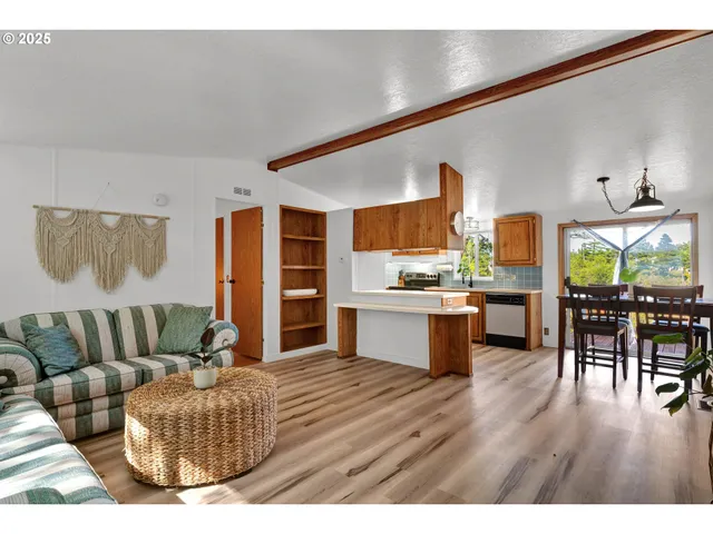 $499,900 | 5041 Heceta Beach Road, Florence, OR 97439