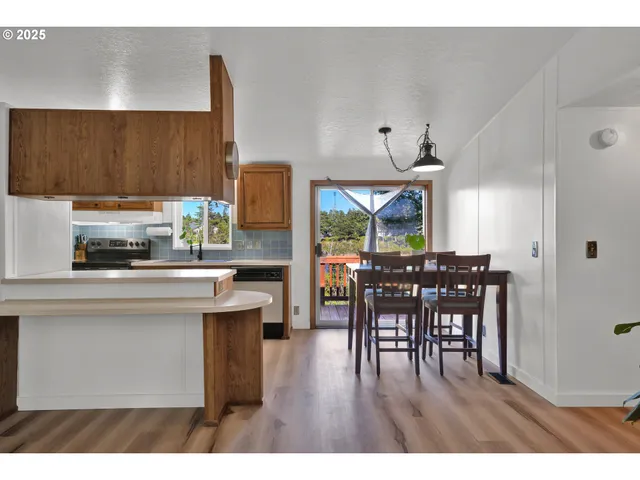 $499,900 | 5041 Heceta Beach Road, Florence, OR 97439