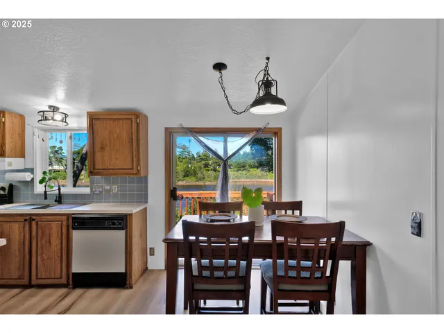 $499,900 | 5041 Heceta Beach Road, Florence, OR 97439