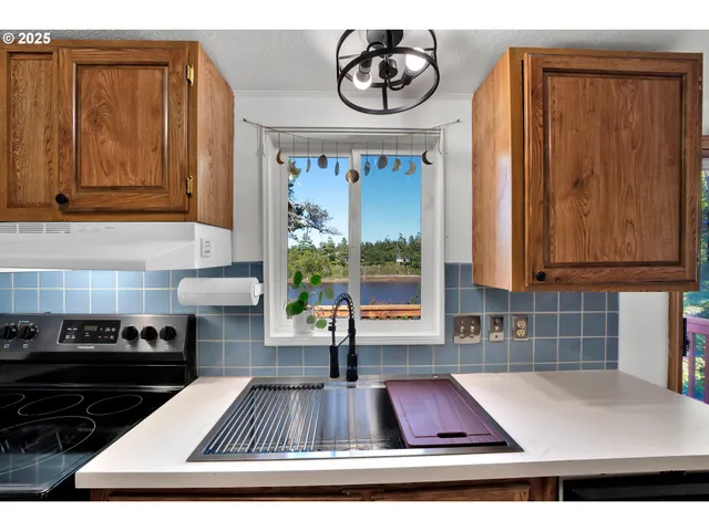 $499,900 | 5041 Heceta Beach Road, Florence, OR 97439