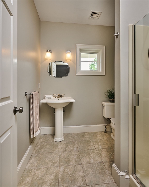 46 Sovereign Way Northampton, MA 01062 - Photo 32 of 42