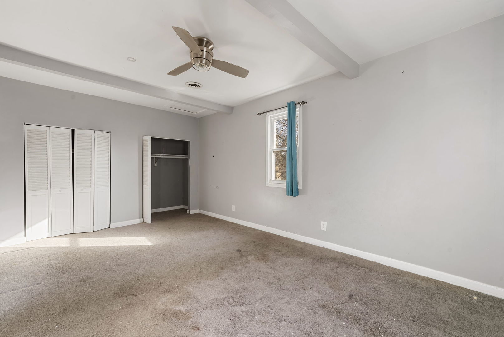 321 West 59th Place Chicago, IL 60621 - Photo 14 of 23 an empty room with ceiling fan and window