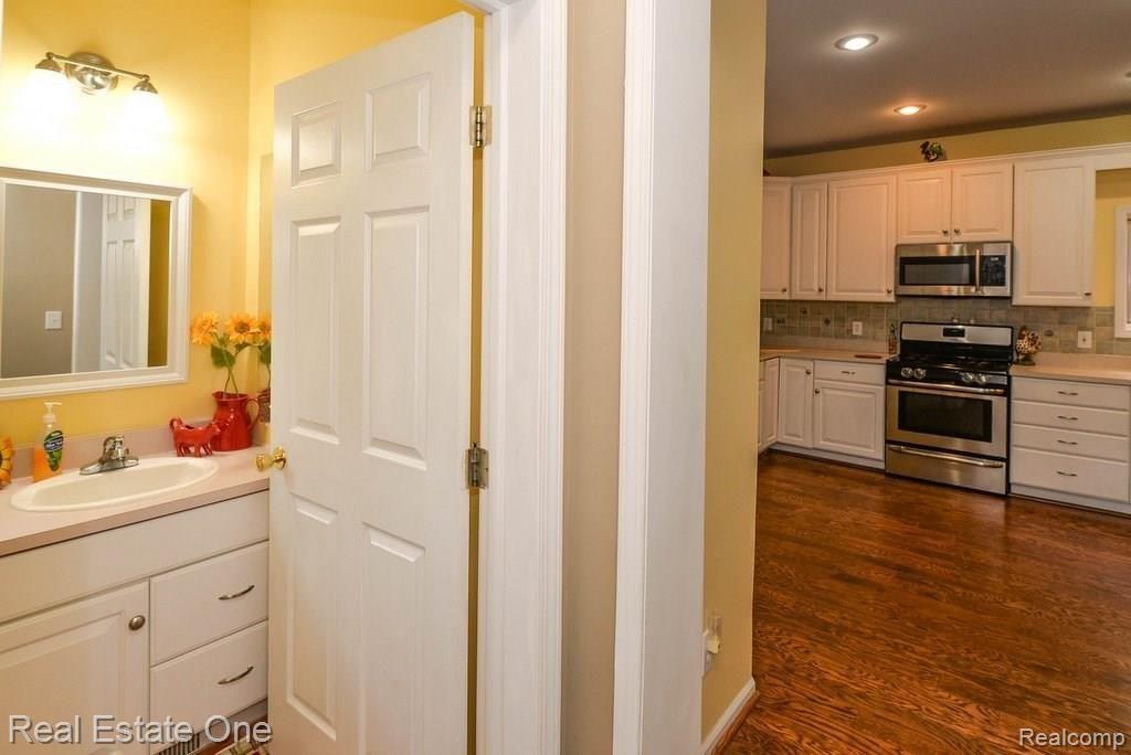 2812 Tozer Road North Branch, MI 48461 - Photo 21 of 87 1/2 Bath off the Kitchen.