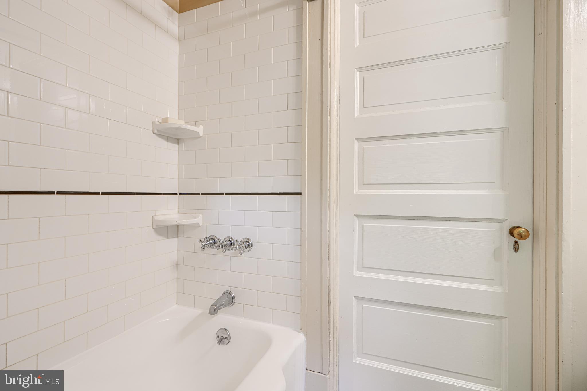 207 Hawthorn Road Baltimore, MD 21210 - Photo 74 of 123 Second full bath on level 2