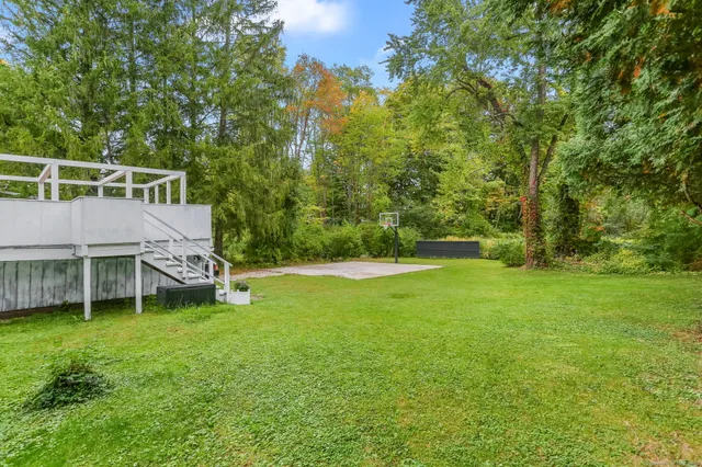 a view of a house with a backyard