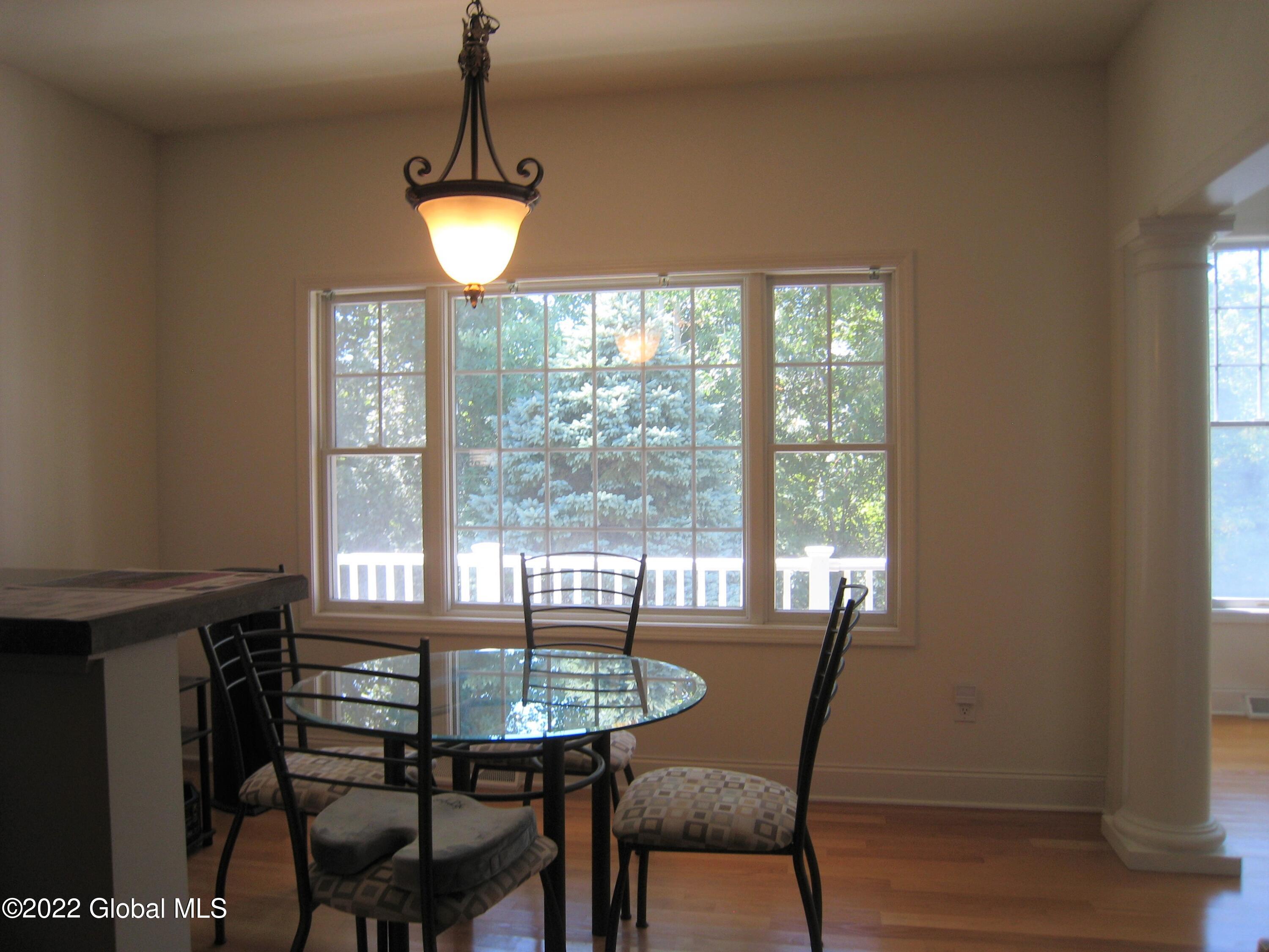 19 Conway Circle Colonie, NY 12211 - Photo 11 of 22 19 conway cir - Eat-in Kitchen