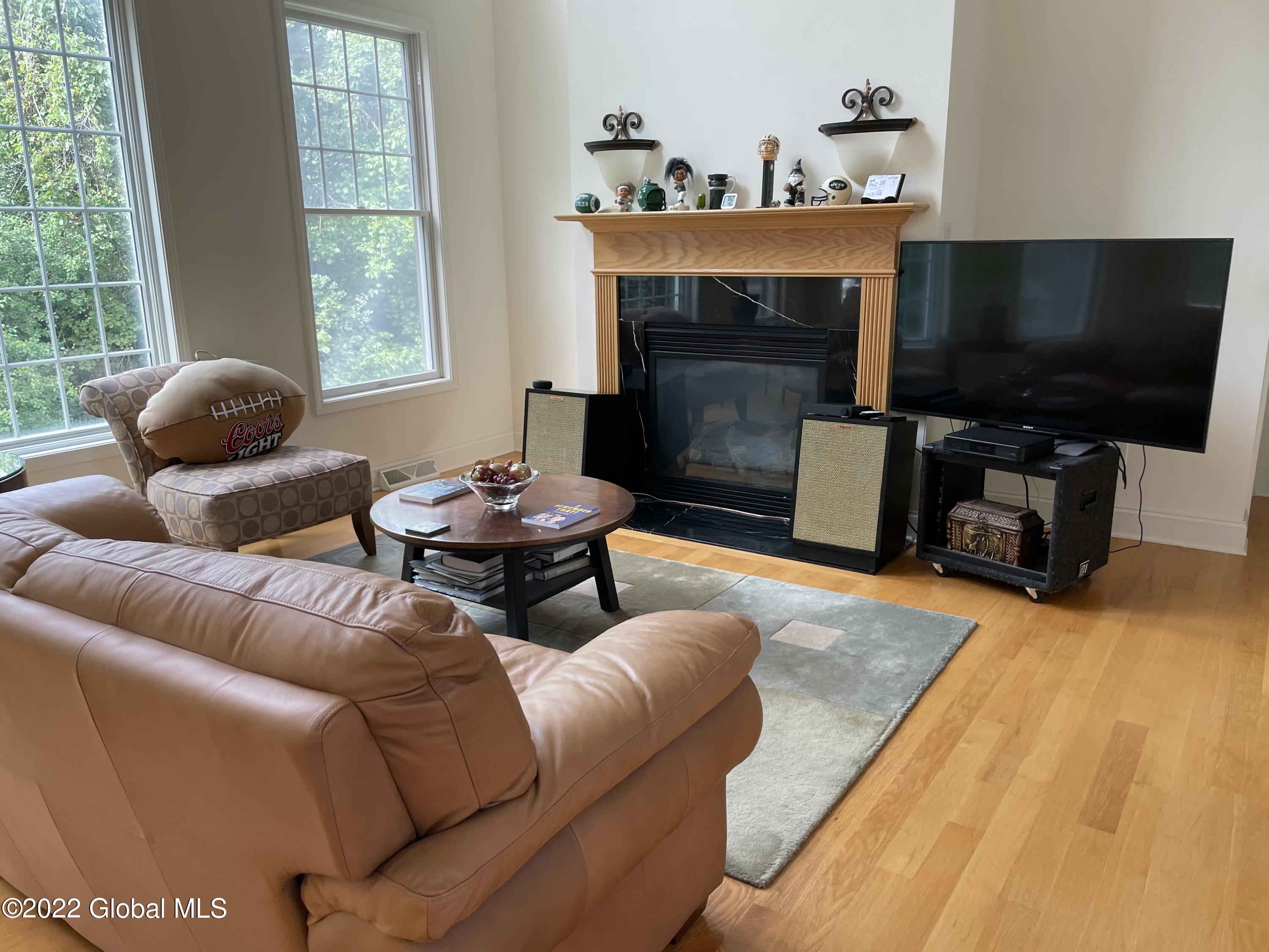 19 Conway Circle Colonie, NY 12211 - Photo 5 of 22 living room