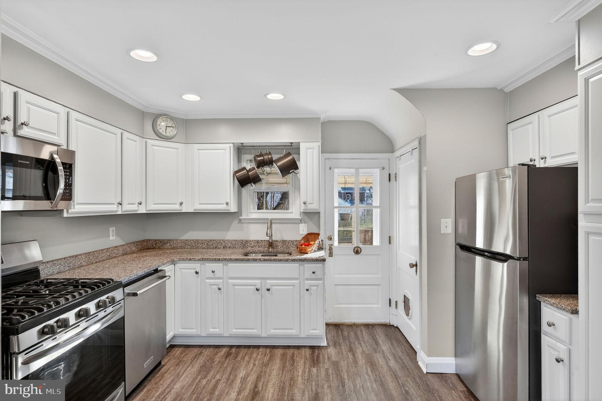 3033 Parktowne Road Baltimore, MD 21234 - Photo 11 of 43