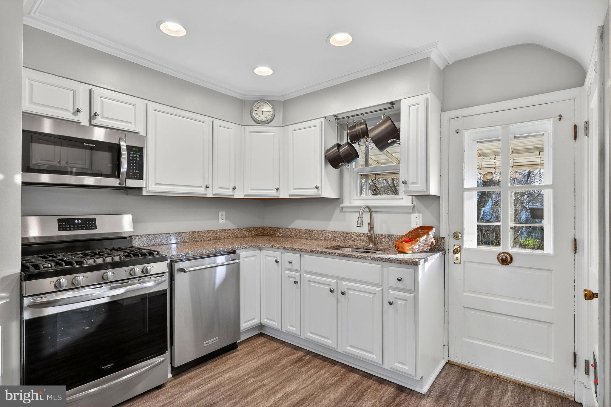 3033 Parktowne Road Baltimore, MD 21234 - Photo 12 of 43