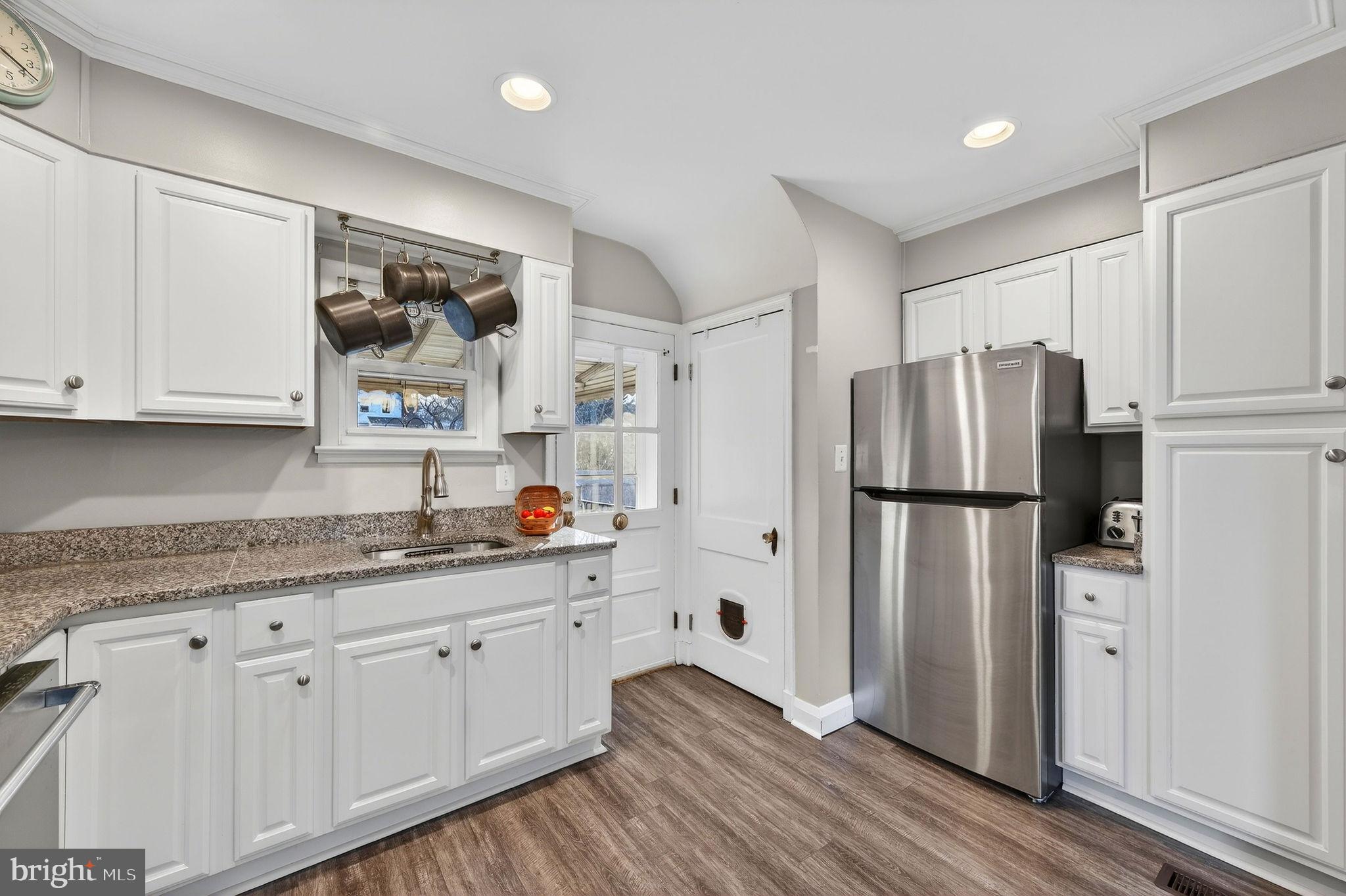 3033 Parktowne Road Baltimore, MD 21234 - Photo 15 of 43