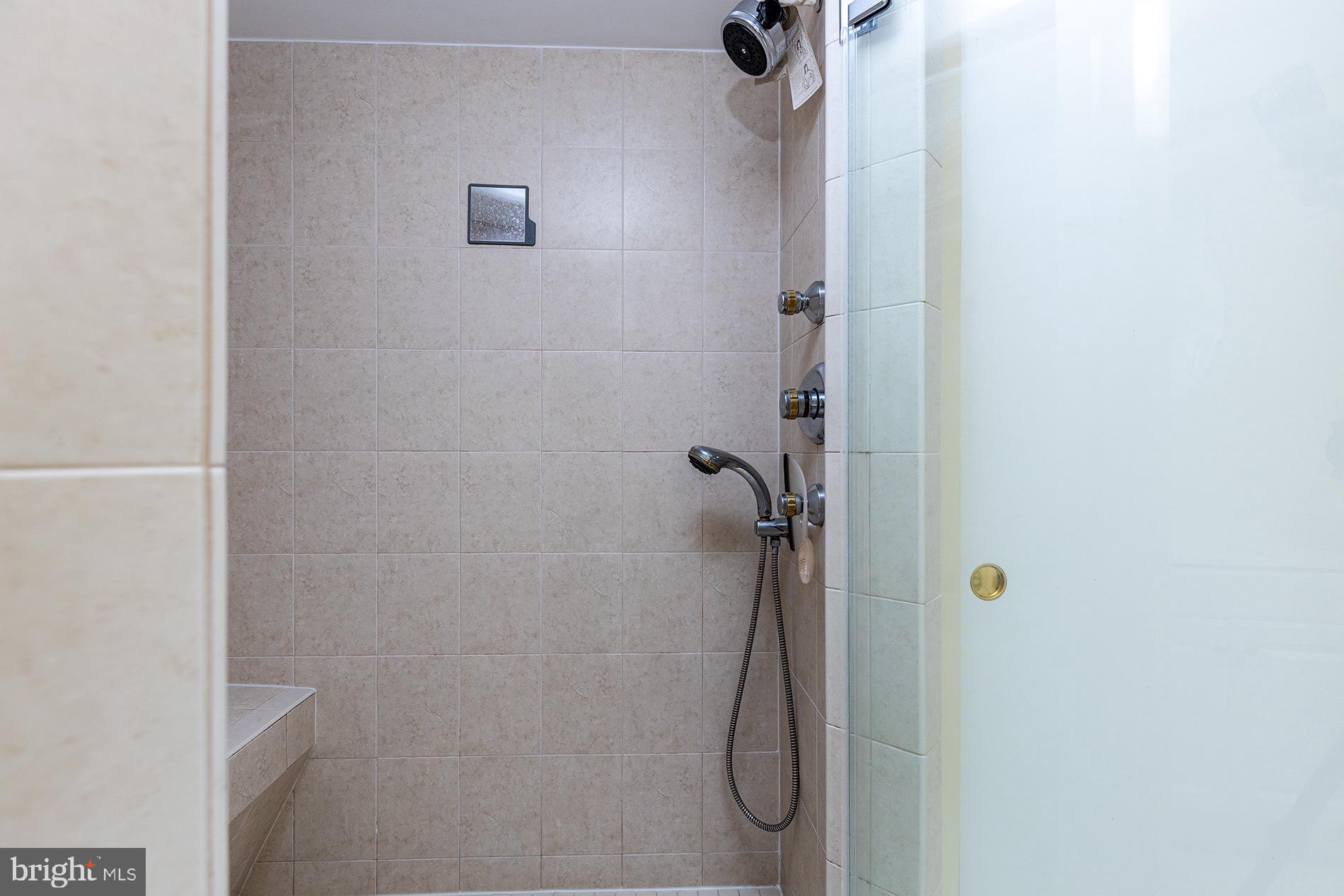 11621 Clubhouse Court Reston, VA 20190 - Photo 29 of 57 DESIGNER SHOWER
