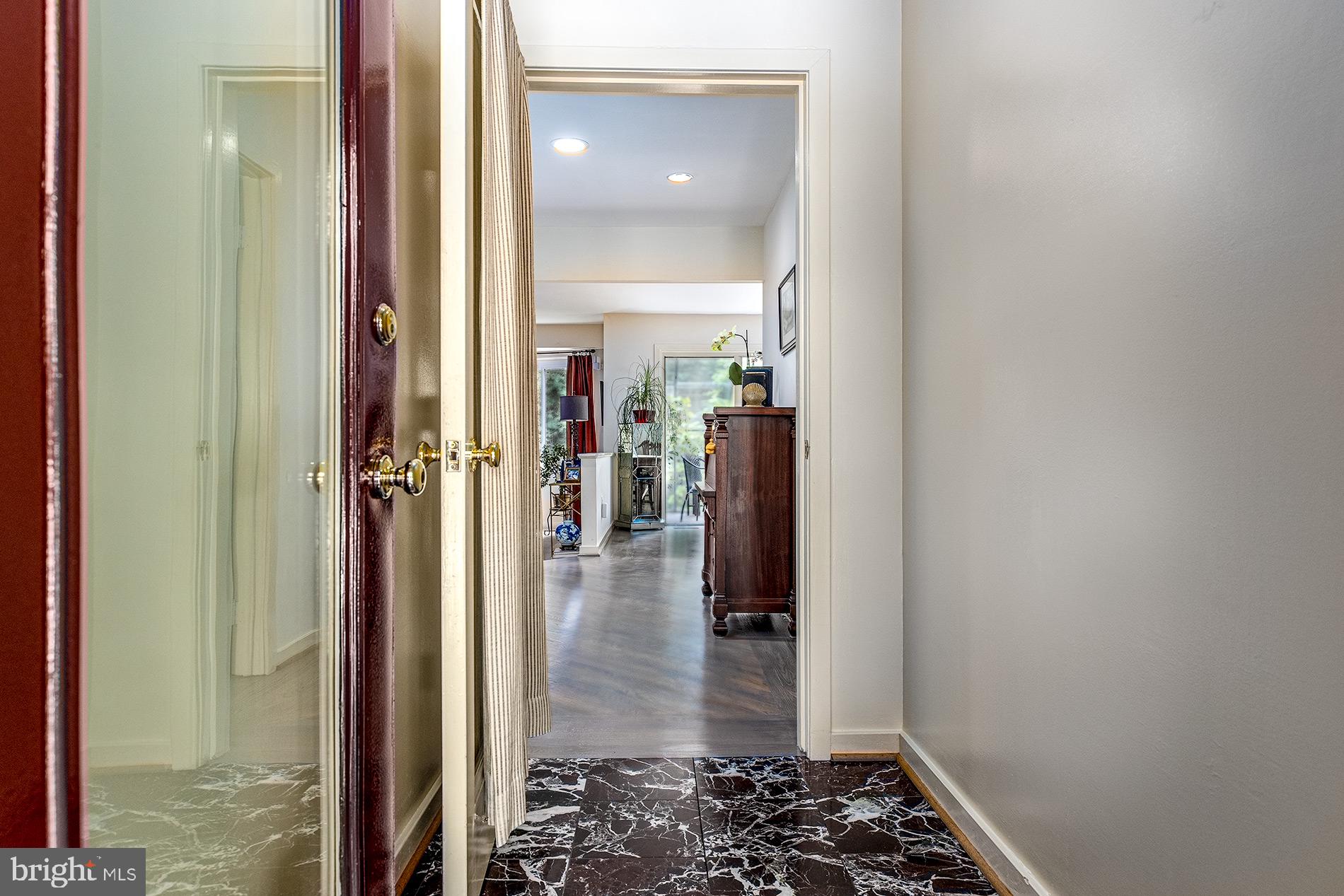 11621 Clubhouse Court Reston, VA 20190 - Photo 5 of 57 ENCLOSED ENTRY