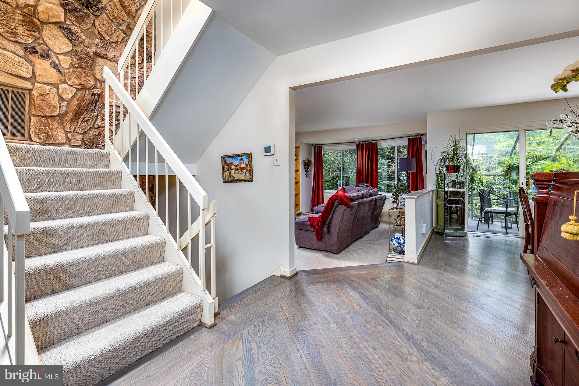 11621 Clubhouse Court Reston, VA 20190 - Photo 6 of 57 DRAMATIC ENTRY FOYER