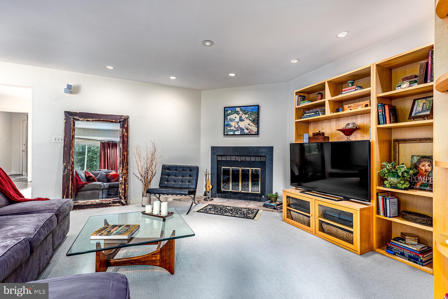 11621 Clubhouse Court Reston, VA 20190 - Photo 9 of 57 LIVING ROOM W/RECESSED LIGHTING