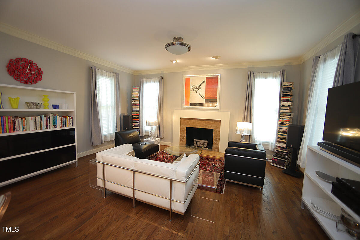 304 Forsyth Street Raleigh, NC 27609 - Photo 9 of 21 family rm