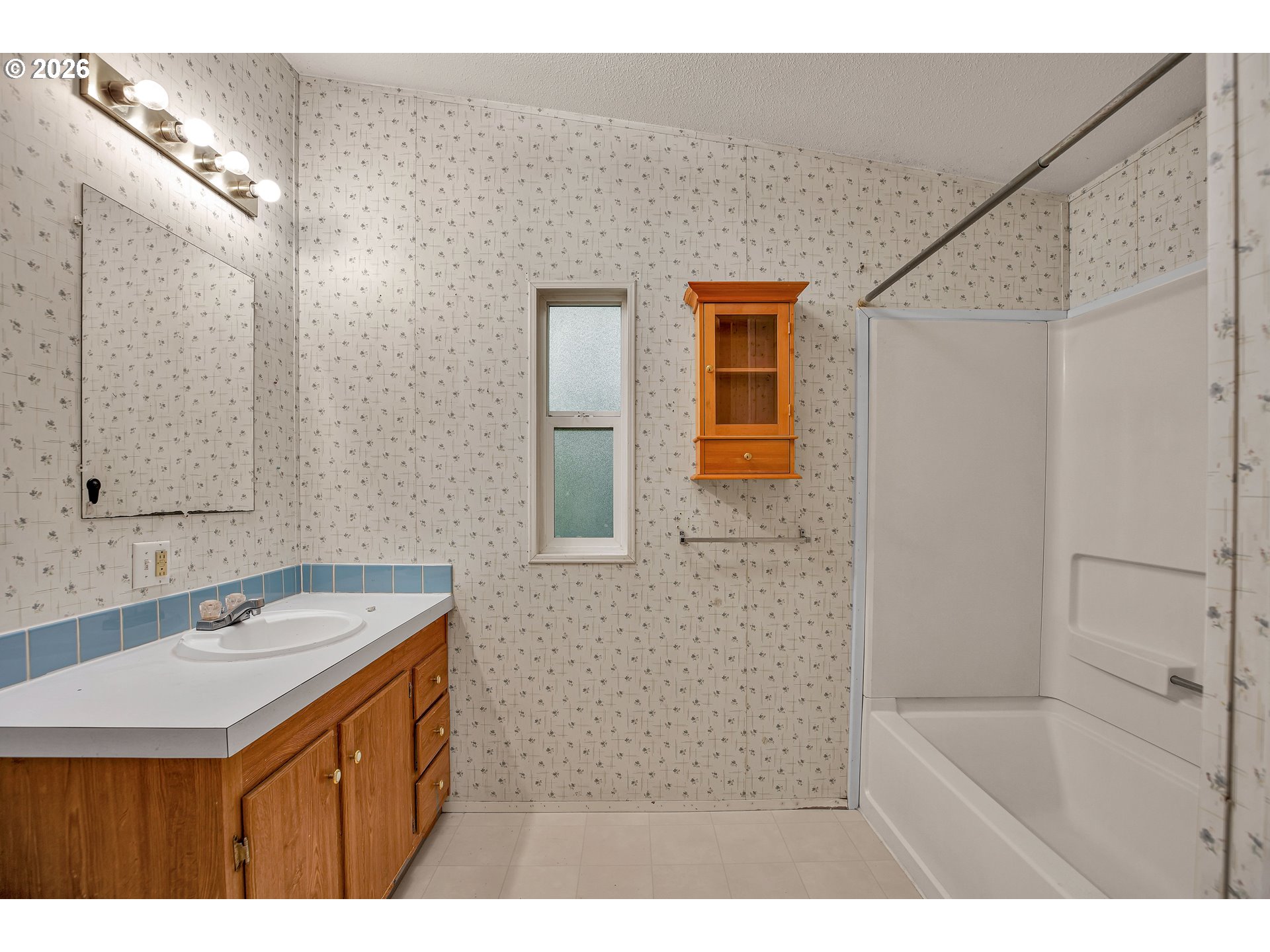 29805 Gregory Road Rainier, OR 97048 - Photo 12 of 43 Owner's Suite Bathroom