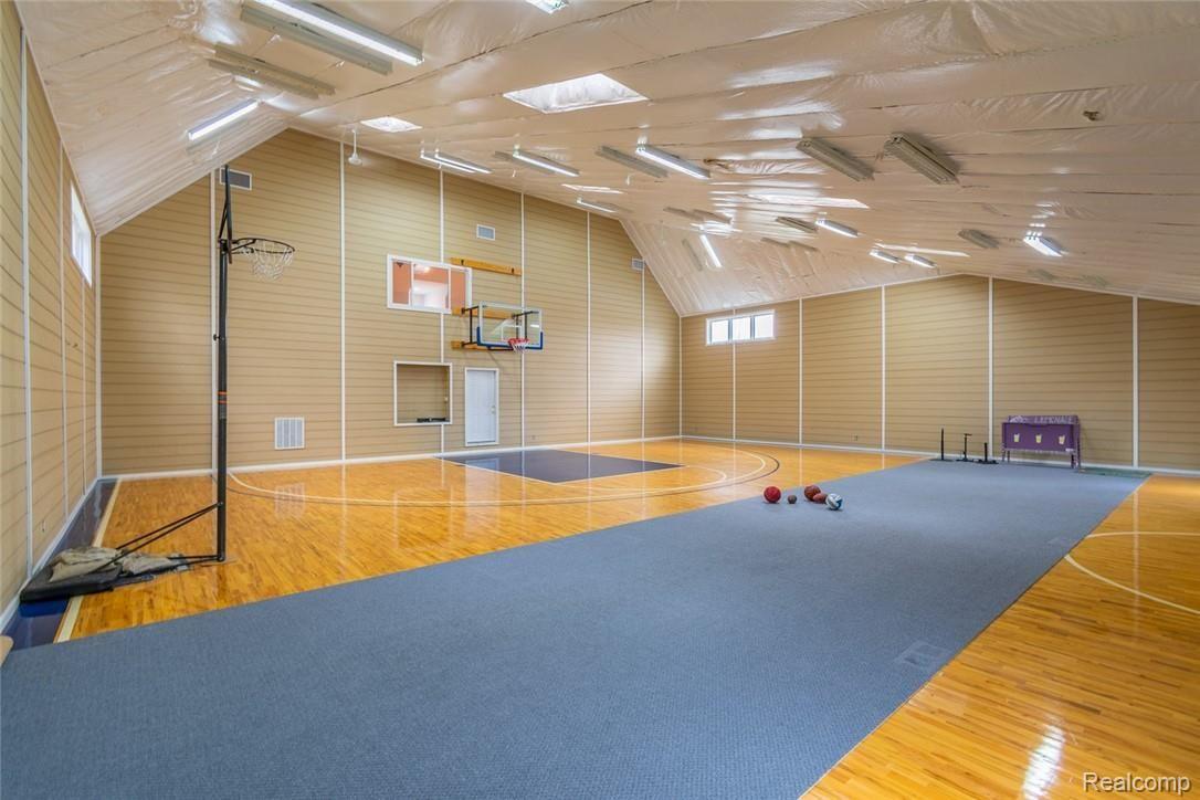 31501 Evergreen Road Franklin, MI 48025 - Photo 6 of 52 Indoor 1/2 basketball court and gym