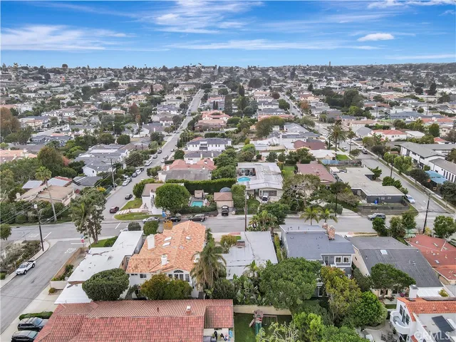 $2,290,000 | 912 North Rowell Avenue, Manhattan Beach, CA 90266