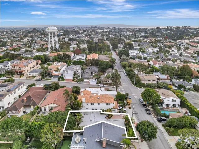 $2,290,000 | 912 North Rowell Avenue, Manhattan Beach, CA 90266