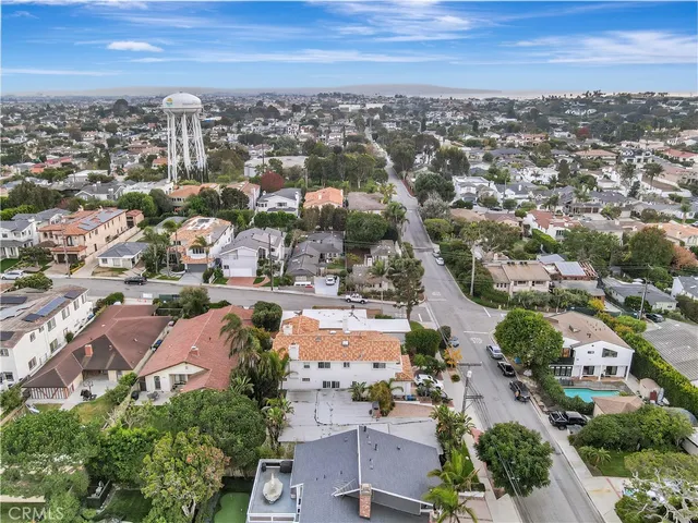 $2,290,000 | 912 North Rowell Avenue, Manhattan Beach, CA 90266