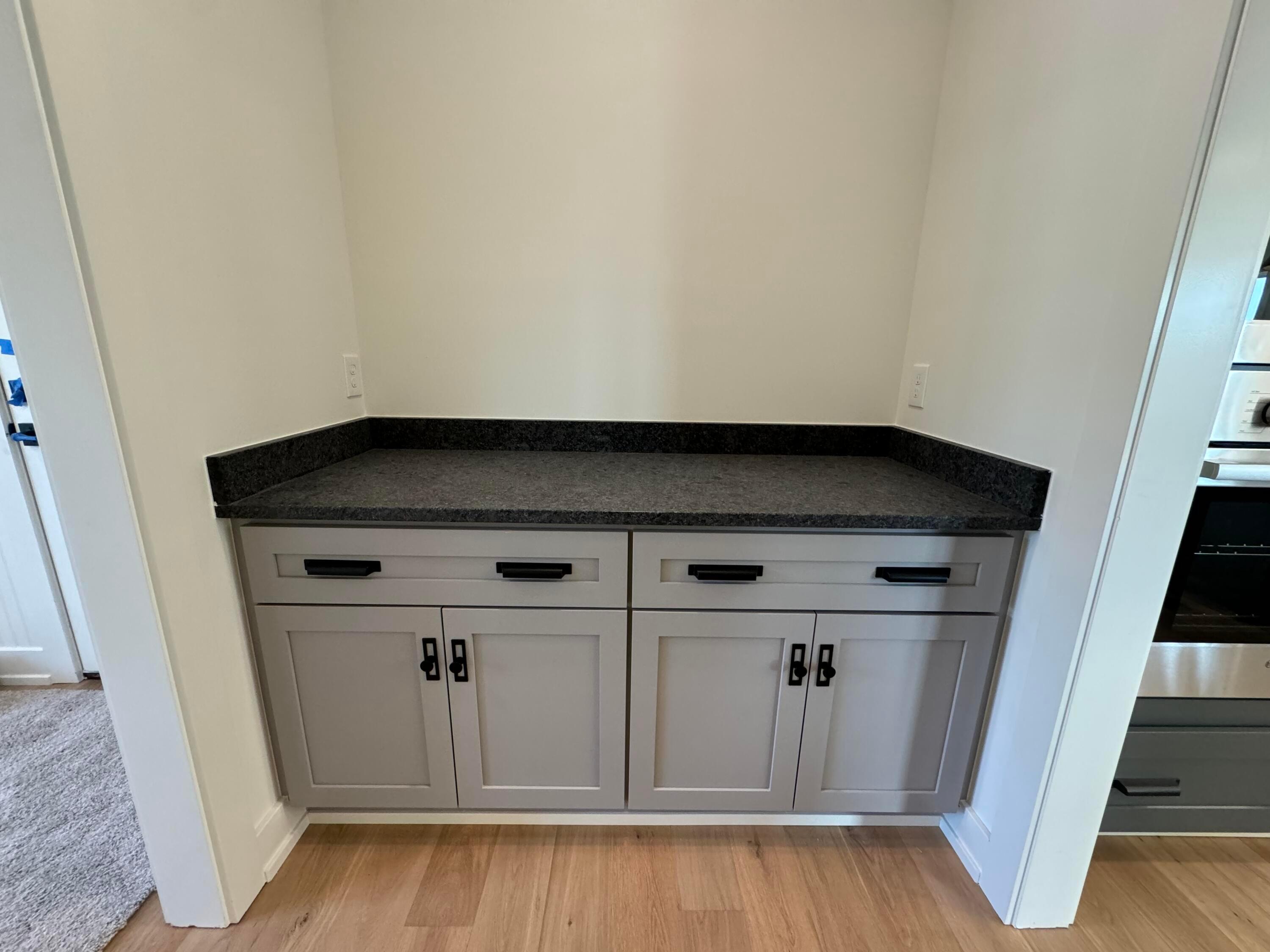 2363 Wickliffe Road Columbus, OH 43221 - Photo 7 of 53 butlers Cabinets