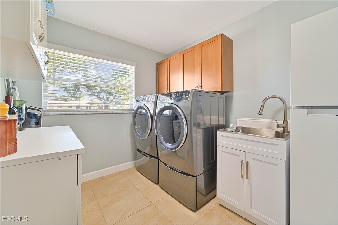 5590 Buring Court Fort Myers, FL 33919 - Photo 25 of 38 a utility room with sink dryer and washer