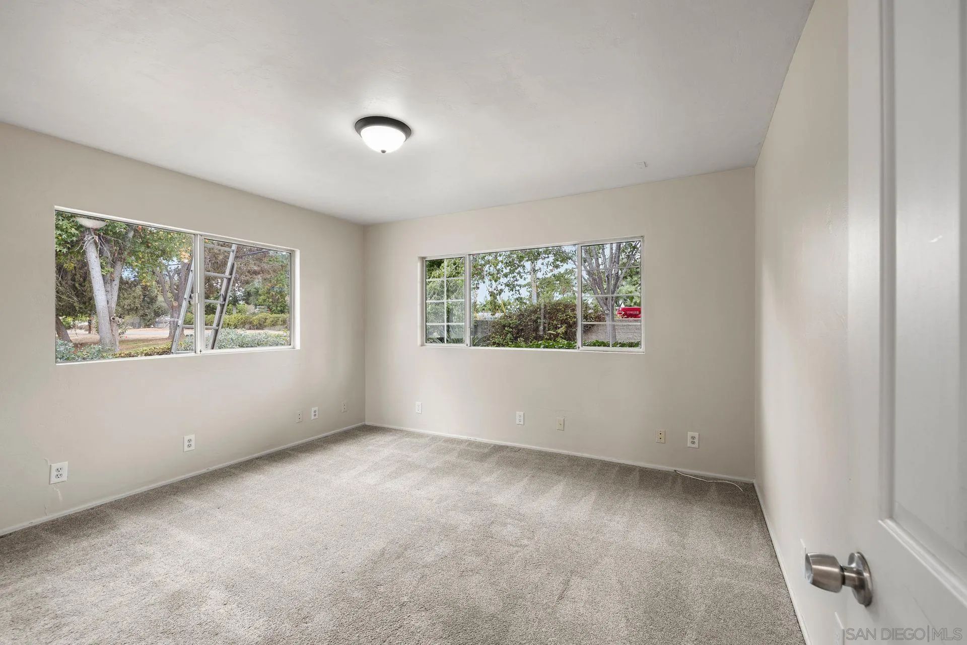 960 Sunset Drive Vista, CA 92081 - Photo 22 of 39 an empty room with windows
