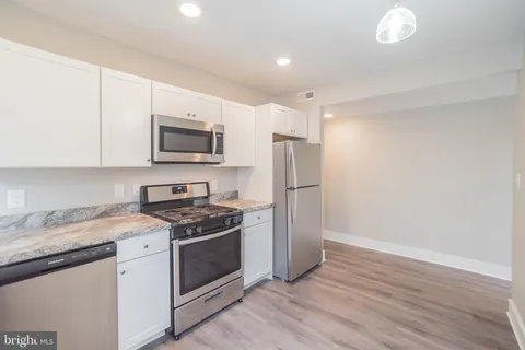 $2,025 | 868 Haddon Avenue, Collingswood, NJ 08108