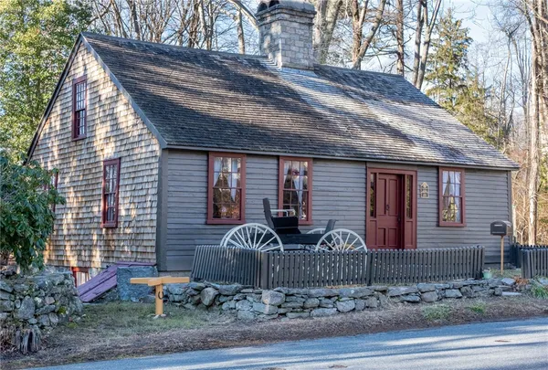 $599,800 | 1724 S Road, South Kingstown, RI 02881