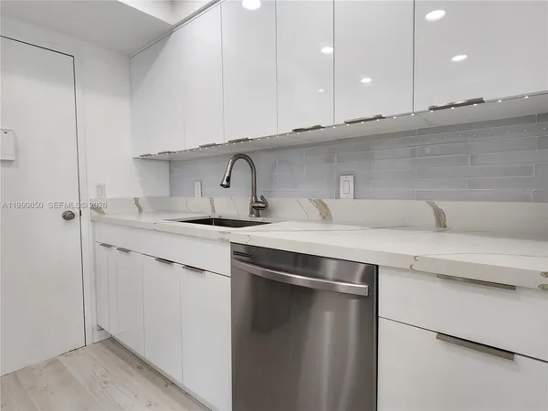 $3,500 | 3505 South Ocean Drive, Unit 515, Hollywood, FL 33019