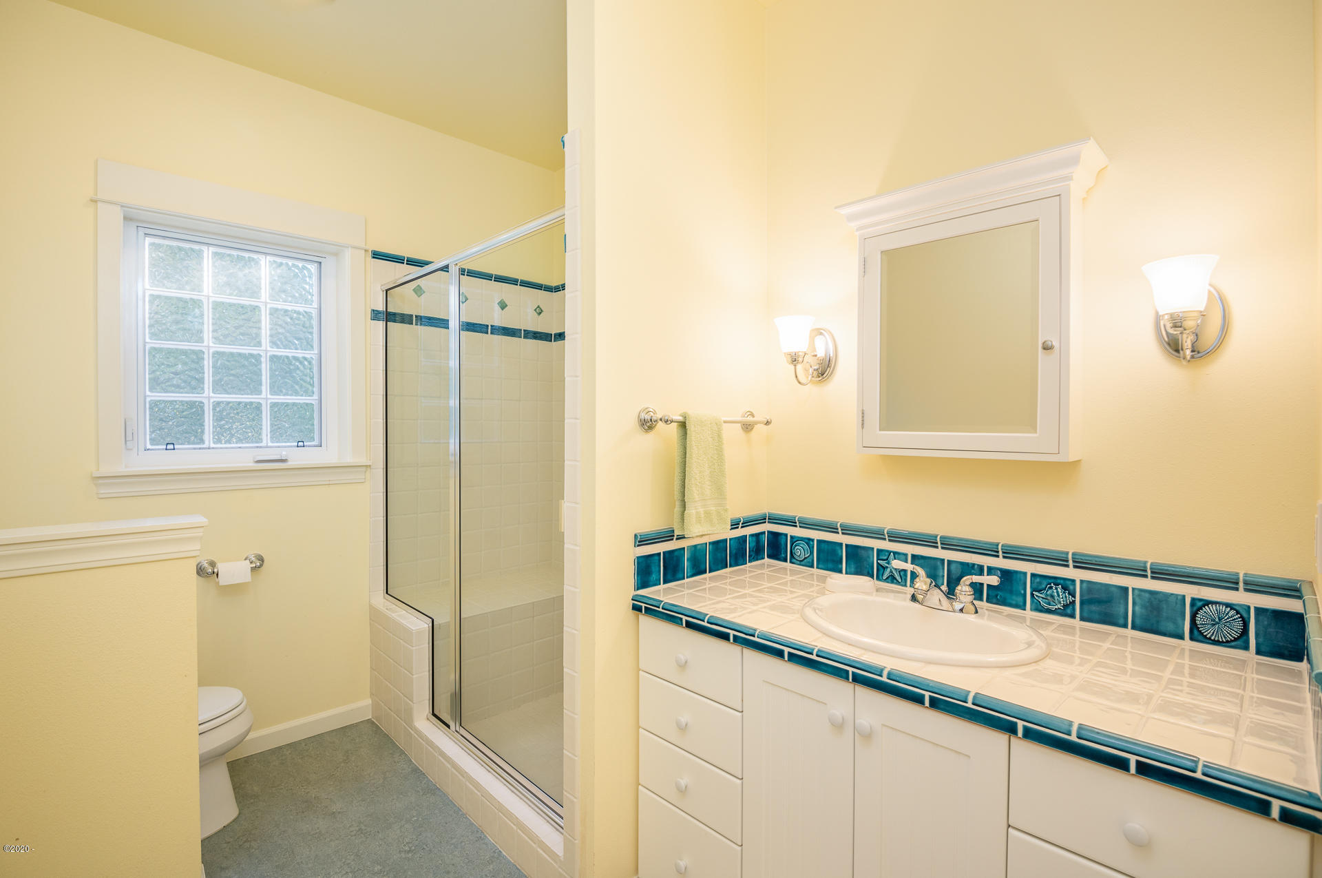 2100 Overleaf Loop Yachats, OR 97498 - Photo 8 of 51 Downstairs bath
