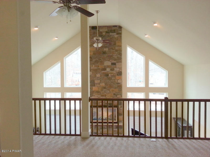 260 West Lakeview Road Lackawaxen, PA 18435 - Photo 11 of 37