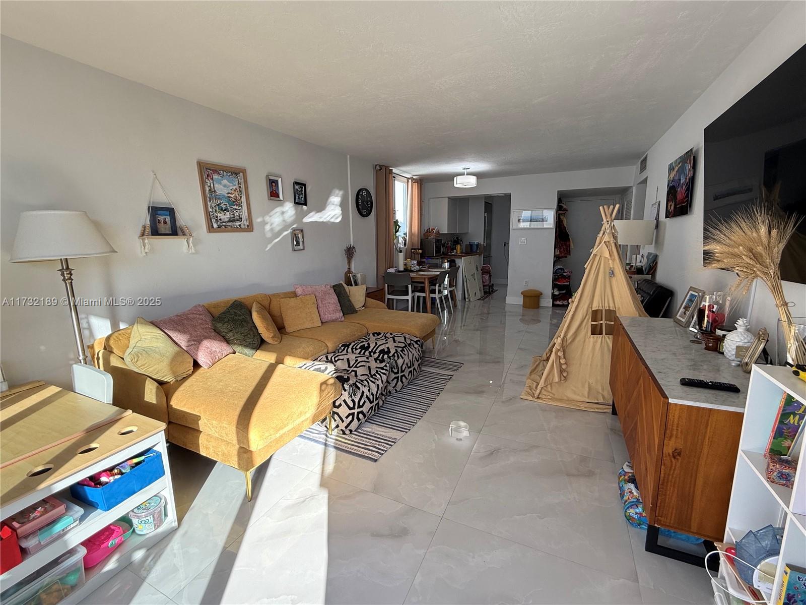1670 Bay Road, Unit 4E Miami Beach, FL 33139 - Photo 8 of 29 Gallery Image 8