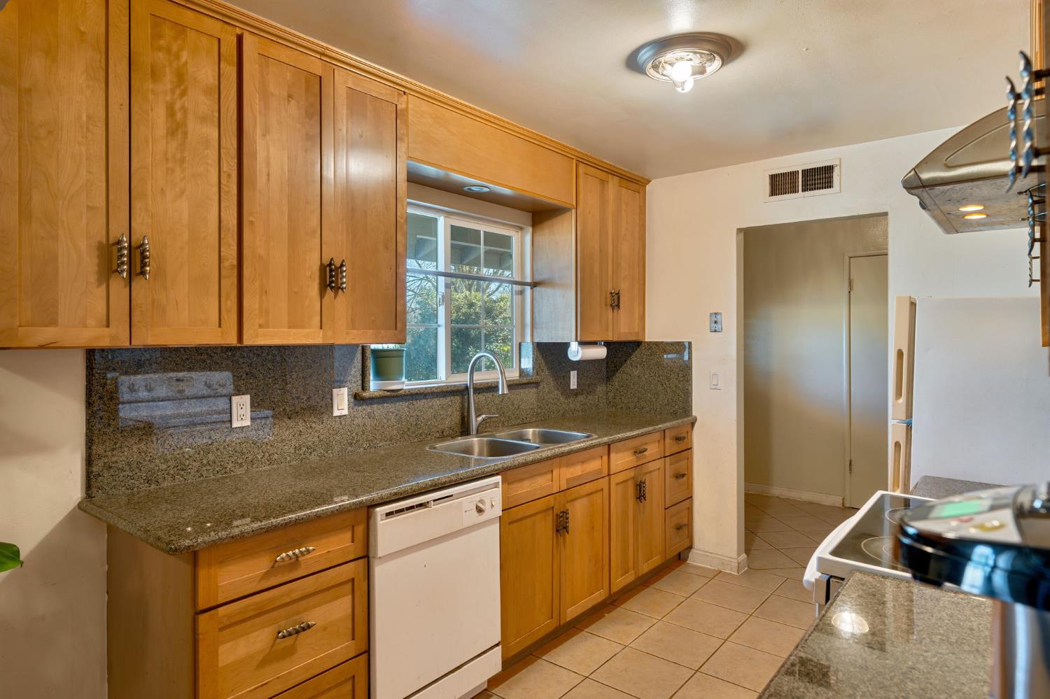 8208 Dierks Road Sacramento, CA 95830 - Photo 13 of 60