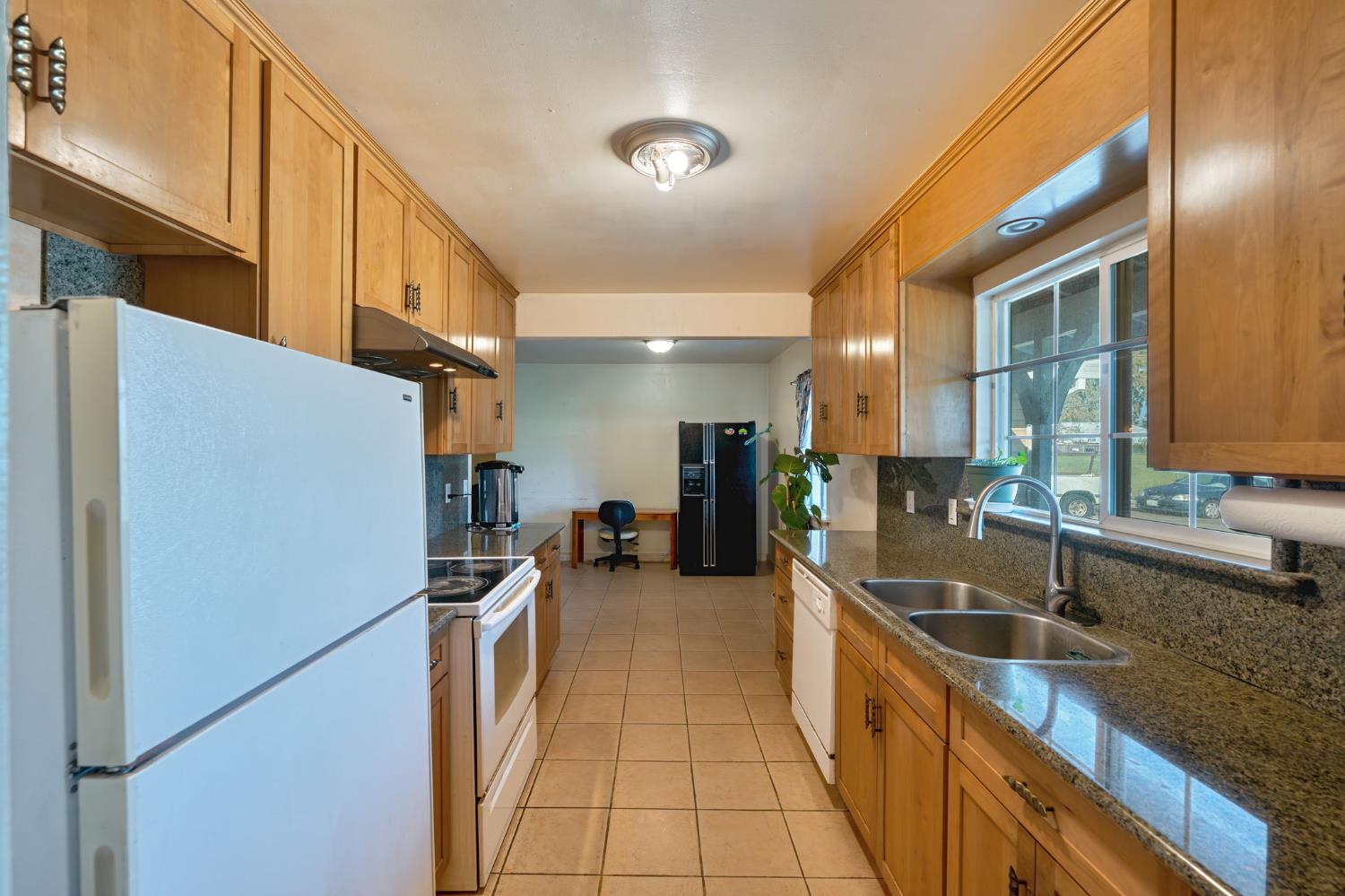 8208 Dierks Road Sacramento, CA 95830 - Photo 15 of 60