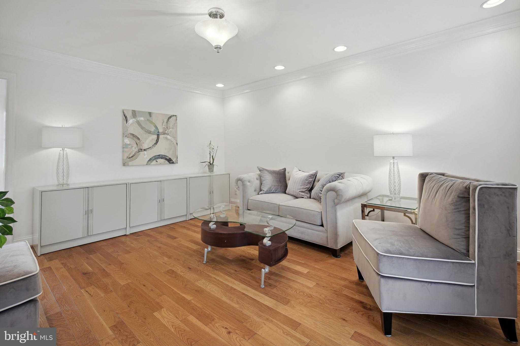 2118 Tunlaw Road Northwest Washington, DC 20007 - Photo 3 of 29 Gallery Image 3