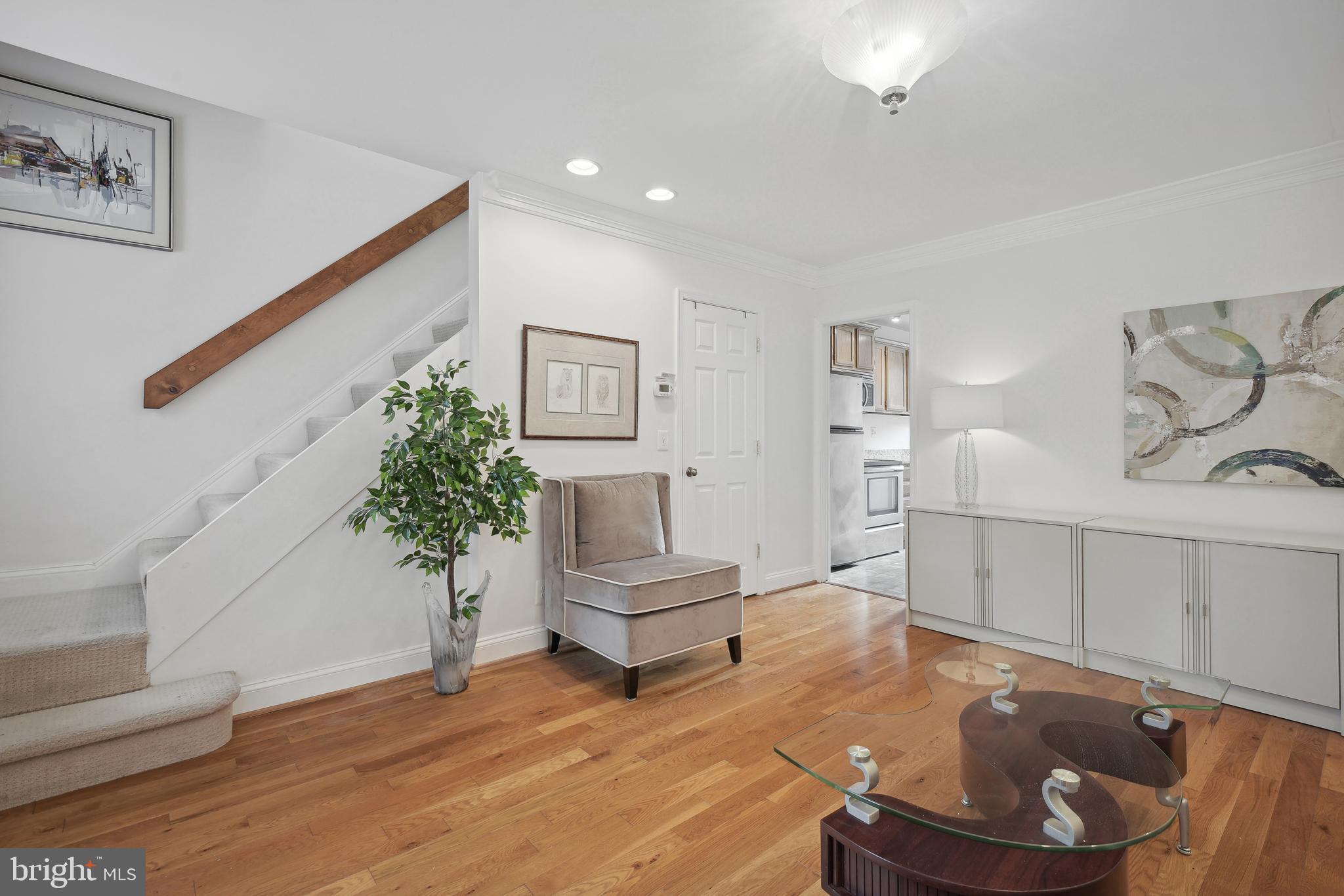 2118 Tunlaw Road Northwest Washington, DC 20007 - Photo 4 of 29 Gallery Image 4